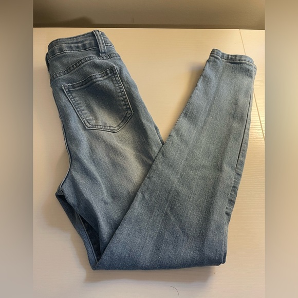 Woman’s SHEIN blue jeans - Picture 2 of 4